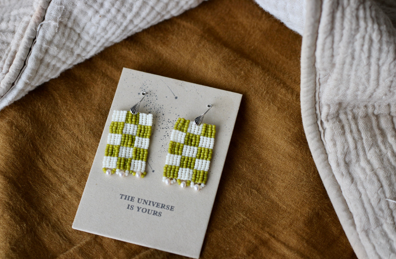 Nov22 no.19 checkered beaded earrings
