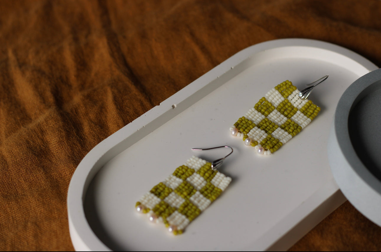 Nov22 no.19 checkered beaded earrings